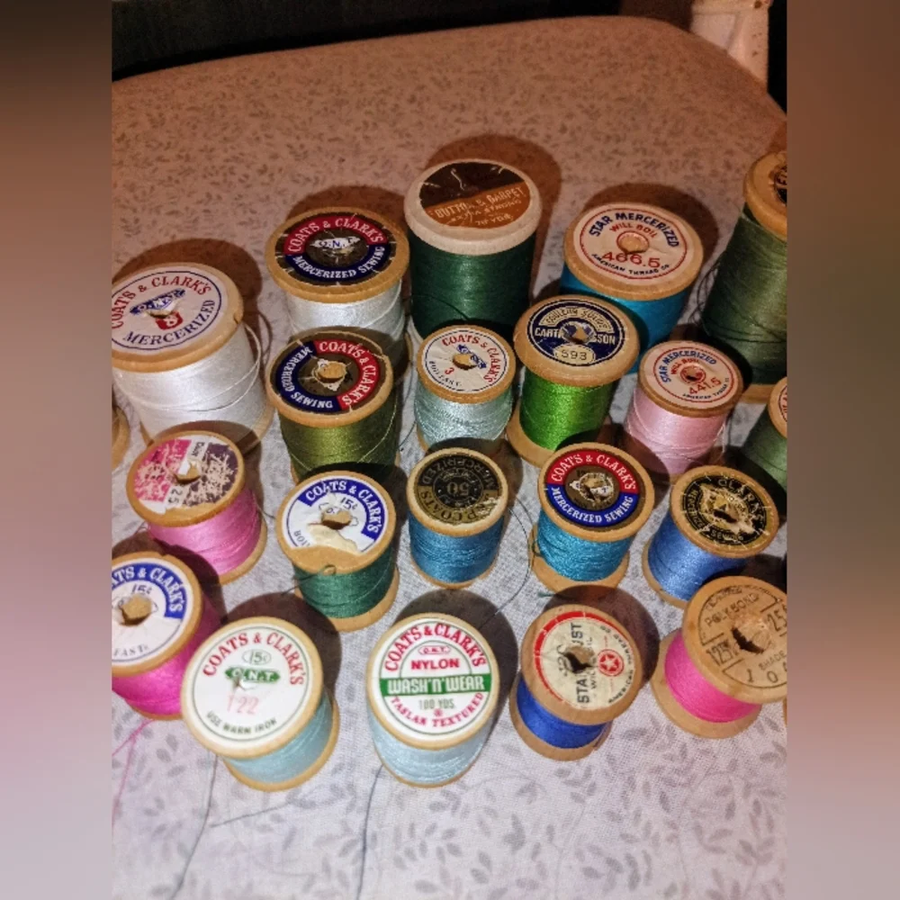 Vintage Assorted Sewing Thread With Wooden Spools Collection - Picture 2 of 7